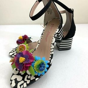 Betsey Johnson Lore Floral dress sandal, size 11